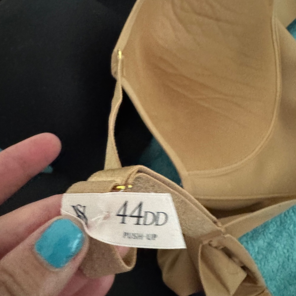 Bras - Picture 2 of 2